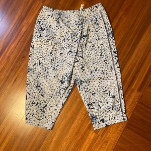 Lululemon cropped yoga pants size 6